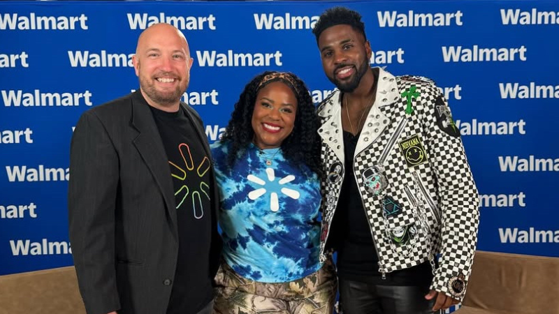 Walmart Radio DJs Bo and Kirby pose with recording artist Jason Derulo
